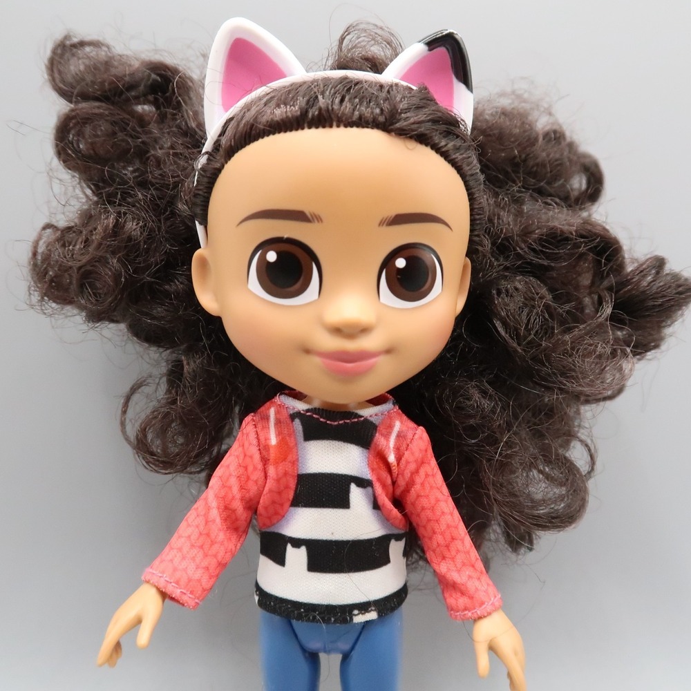 Gabby's Dollhouse 8in Classic Gabby Girl Doll Netflix Show Dreamworks Figure